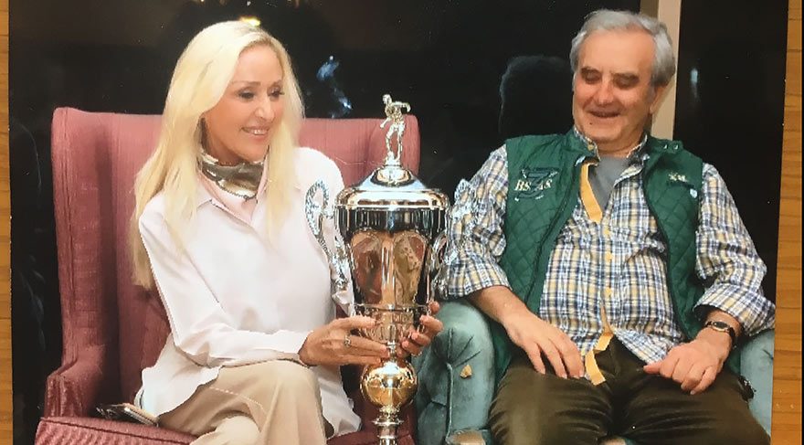 Besim Tibuk, holdingin bünyesindeki Merit Otelleri’nin Yönetim Kurulu Başkanı Hanzade Özbaş ile...