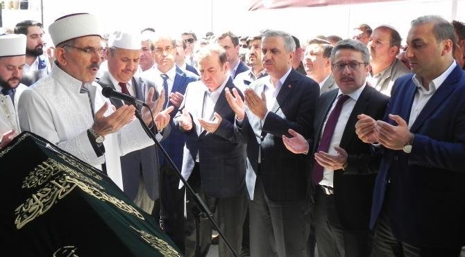 Yerel yöneticiler AK Parti İlçe Başkanının babasının cenazesinde bir araya geldi