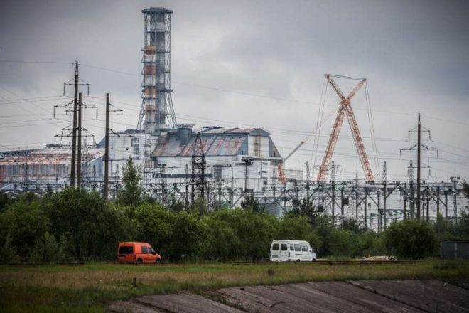 Çernobil Nükleer Santrali'ndeki kazanın olduğu 4 numaralı reaktör beton ve kurşun çatı ile kaplandı. 