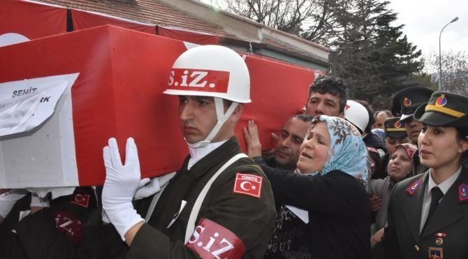 Şehit Uzman Çavuş&#39;u, Akşehir&#39;de 6 bin kişi uğurladı