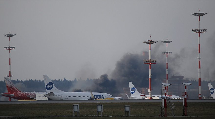 2017-04-11t133450z_107069722_rc19ccb58130_rtrmadp_3_russia-airport-smoke