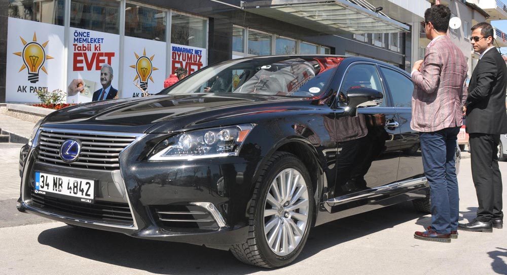 Zeybekci'nin 1.3 milyon TL değerindeki yeni makam otomobili.