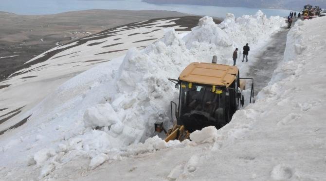Bitlis’te karla mücadele çalışması