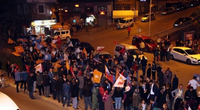 Zonguldak&#39;ta &#39;hayır&#39; çıktı ama Ak Partililer kutlama yaptı