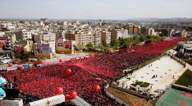 Erdoğan: Hiçbir terör örgütünün sınırlarımızın dibinde bayrak sallamasına izin veremeyiz