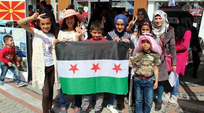 Suriyeli çocuklar, şiirle 3 dilde barış istedi