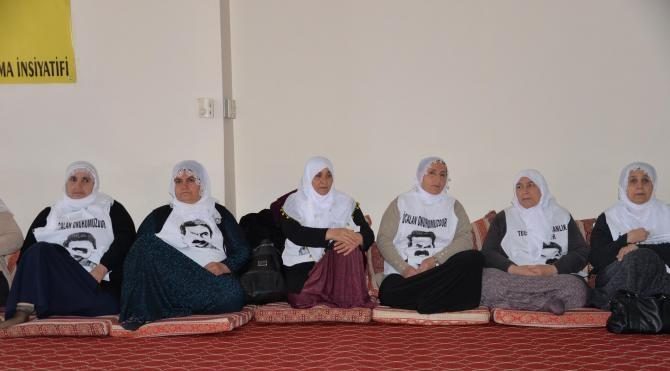 Diyarbakır&#39;da, cezaevlerindeki açlık grevlerine destek için 20 kişi açlık grevi başlattı