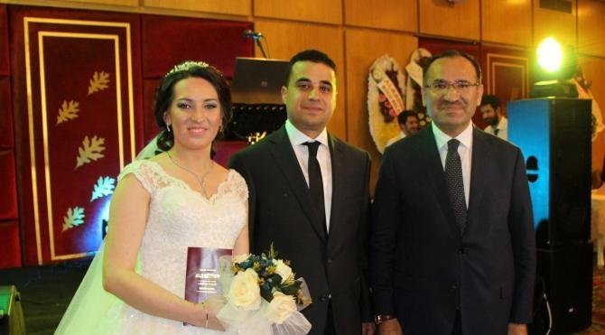 Bakan Bozdağ, HSYK Başkanvekili Yılmaz&#39;ın oğlunun düğününe katıldı