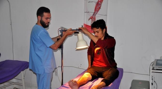 Savaş mağduru Suriyeliler&#39;e fizik tedavi