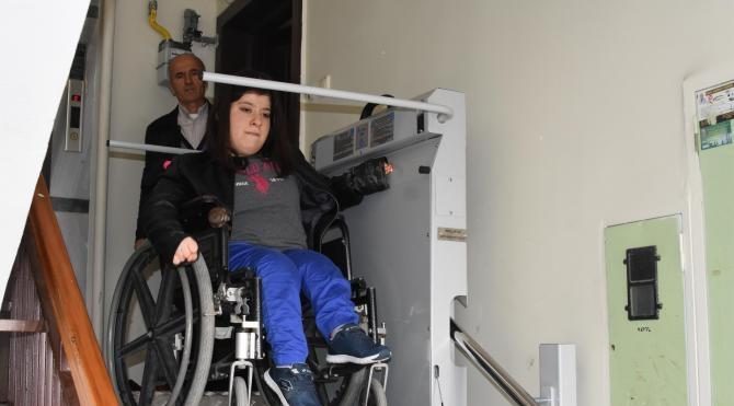 Cumhurbaşkanı Erdoğan’dan engelli yüzme rekortmeni Özge&#39;ye &#39;asansör&#39; desteği