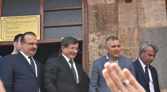 Davutoğlu, memleketi Konya&#39;da yoğun ilgiyle karşılandı