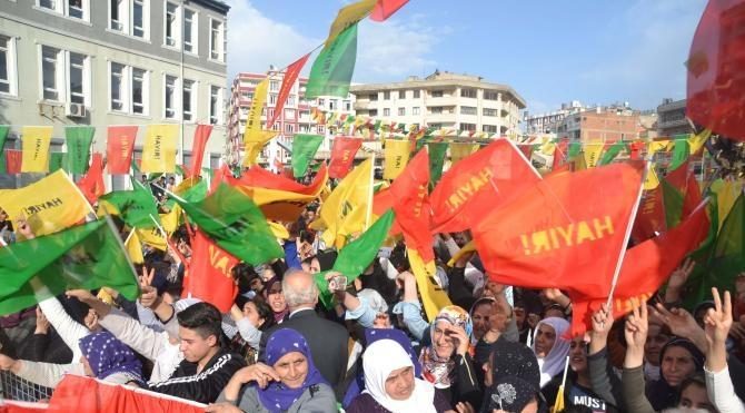 HDP&#39;li Baydemir: Bir insanın hayat hakkı, 550 vekilin koltuğundan bin kere daha kıymetlidir