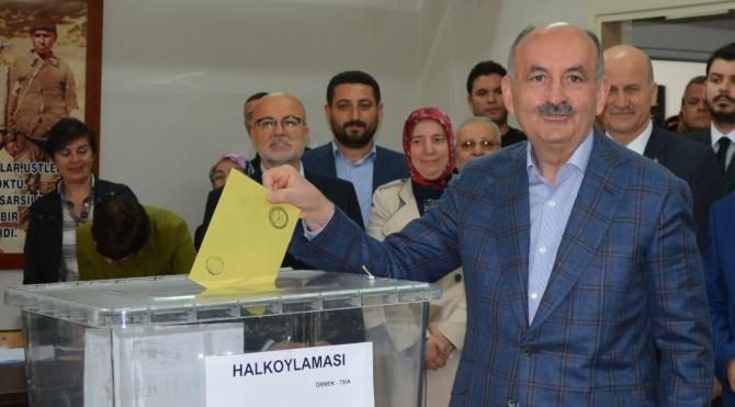Bakan Müezzinoğlu: Milletimizin vicdanı ne dediyse herkes o vicdana teslim olacak