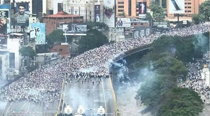 Maduro karşıtı gösteriler ikinci gününde