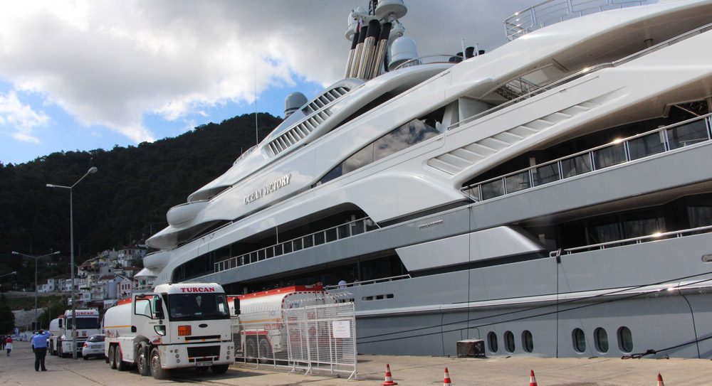 Devasa yat 1 günde dolacak