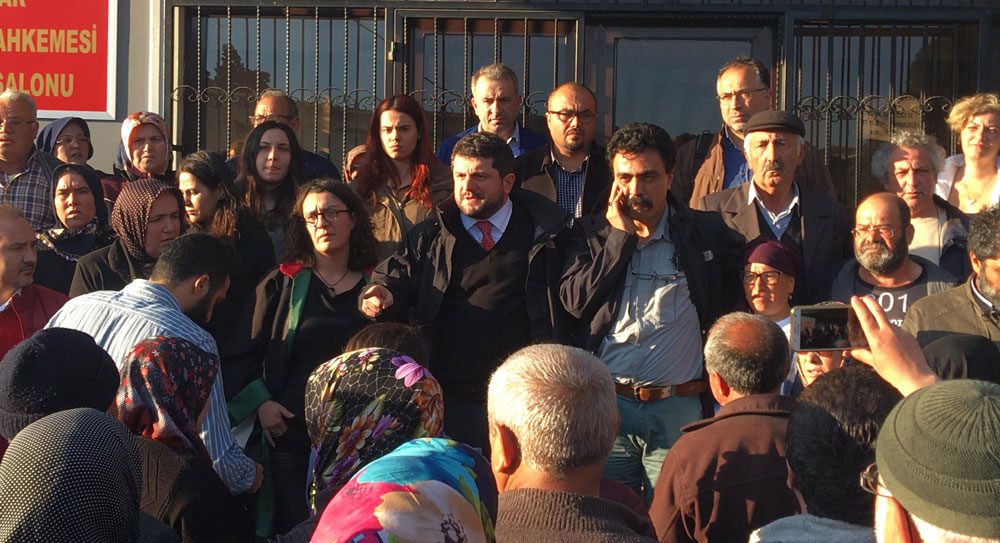 Madenci avukatlarından Can Atalay ve Selçuk Kozağaçlı davadaki son durum hakkında bilgi veriyor. Fotoğraf: DHA
