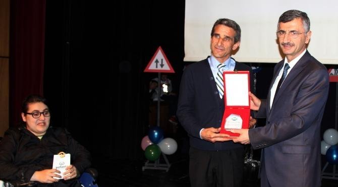 Rize&#39;de engelli kız için seferber oldu, ‘Yılın Şoförü’ seçildi