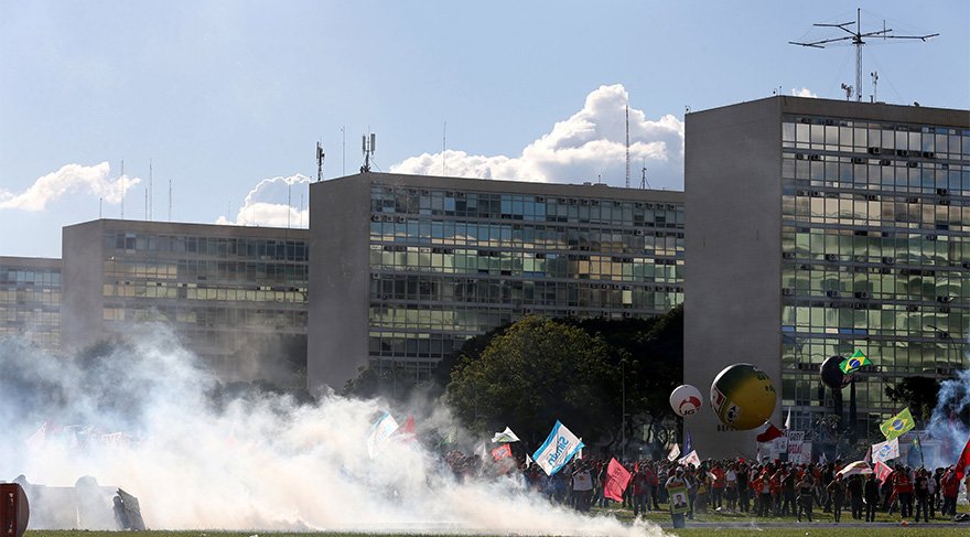 2017-05-25t010503z_1067233031_rc185a87ea10_rtrmadp_3_brazil-corruption-protest