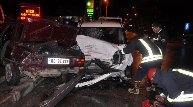 Osmaniye&#39;de trafik kazası: 2&#39;si polis 4 yaralı