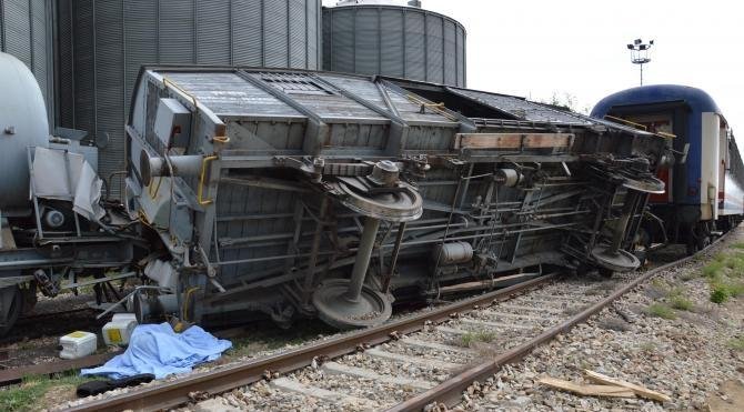 Kırıkkale&#39;de ilaçlama yapan tren vagonu devrildi: 1 ölü, 3 yaralı