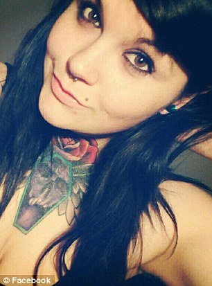 279091cf00000578-0-image-m-15_1429023098459