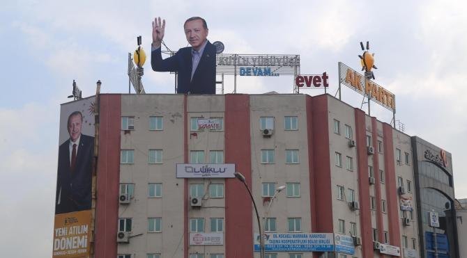 Ak Parti Kocaeli binasına &#39;rabia&#39;lı Erdoğan ı