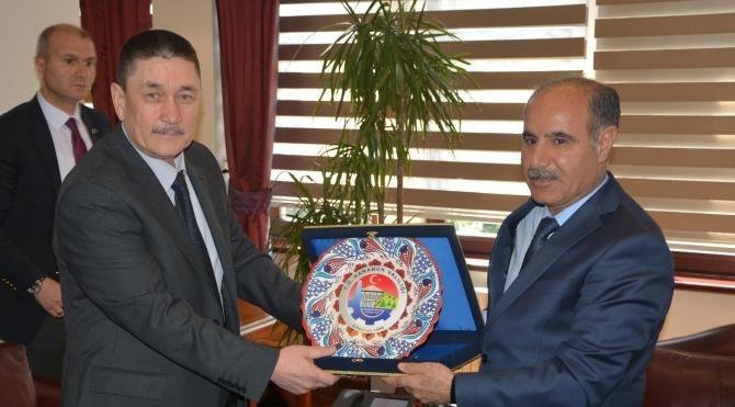 Özbekistan Büyükelçisi&#39;nden Türk işadamlarına yatırım çağrısı