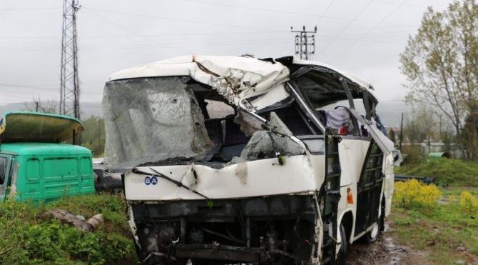 Zonguldak&#39;ta 10 kişinin öldüğü kazada midibüs sürücüsü asli kusurlu