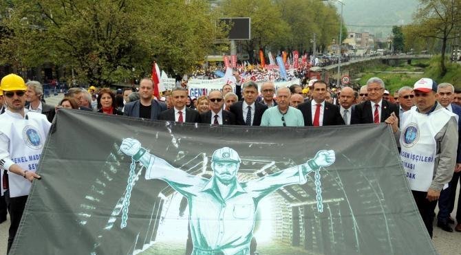 Zonguldak&#39;ta 1 Mayıs coşkuyla kutlandı