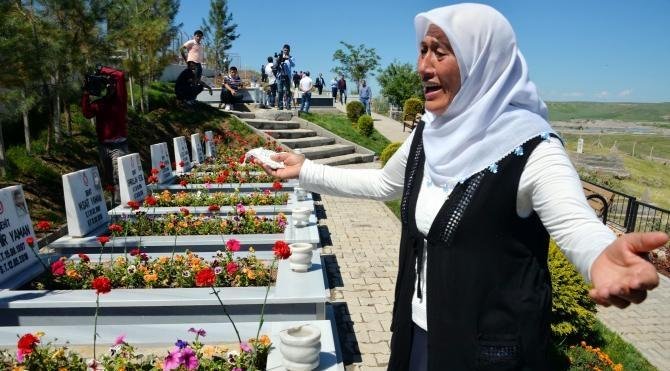PKK&#39;nın Dürümlü katliamında ölen 16 köylü törenle anıldı