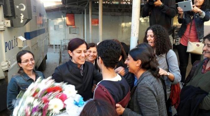 HDP eski Milletvekili Ayla Akat Ata, tahliye edildi (2)