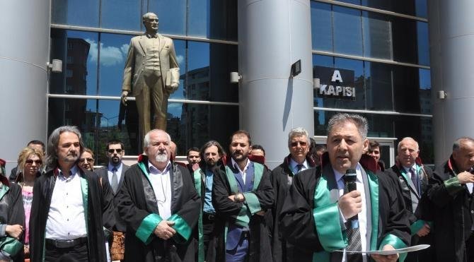 Eskişehir Barosu&#39;ndan Atatürk&#39;e hakarete suç duyurusu