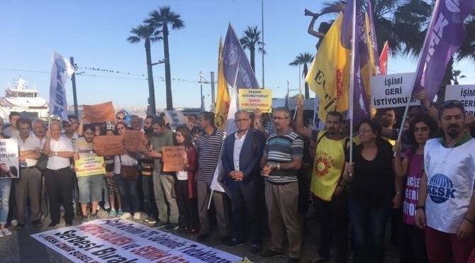 İzmir&#39;de, Nuriye Gülmen ve Semih Özakça&#39;nın tutuklanmasına tepki eylemi
