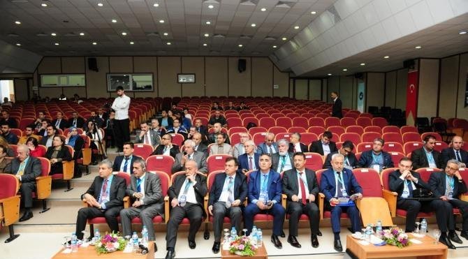 Türk ve Irak üniversiteleri Van&#39;da bir araya geldi