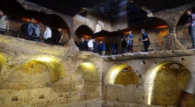 Mardin'deki 1400 yıllık galeri mezarlık ilk defa ziyaretçilere açıldı