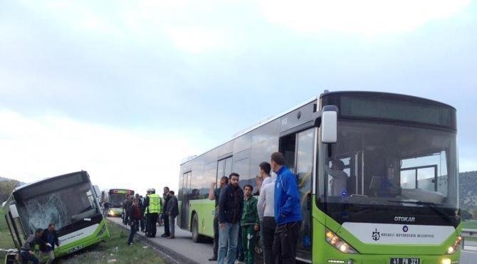Kocaelisporlu taraftarı taşıyan otobüs Kütahya&#39;da kaza yaptı, yaralanan olmadı