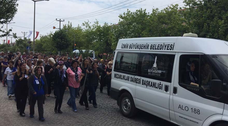 cenazesini-kadinlar-tasidi-3