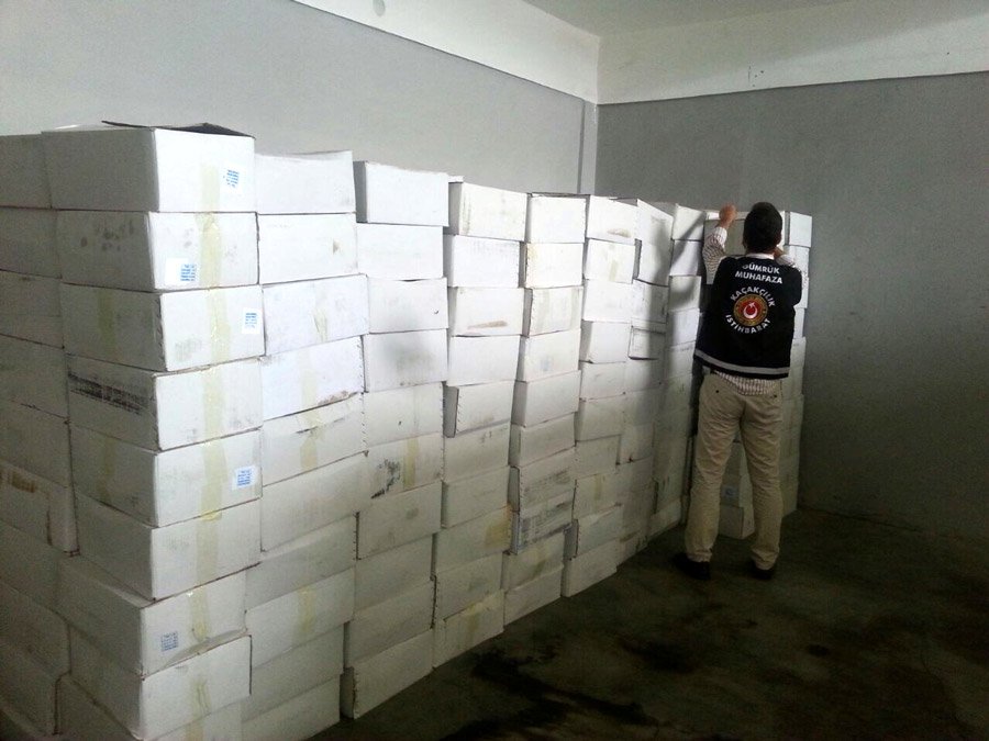 FOTO:DHA - Cevizler bir depoda bulundu.