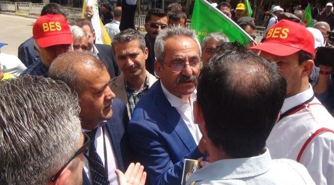HDP&#39;li Yıldırım ile polis arasında &#39;pankart&#39; tartışması