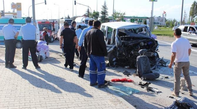 Eskişehir&#39;deki minibüs kazasında ölü sayısı 3&#39;e yükseldi