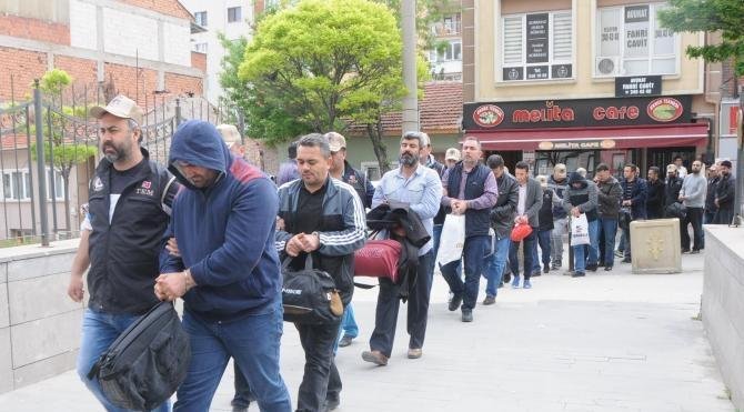 Eskişehir&#39;de FETÖ şüphelisi polisler adliyede