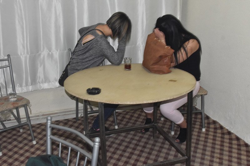 FOTO:DHA - Baskında çok sayıda kişi de gözaltına alındı.