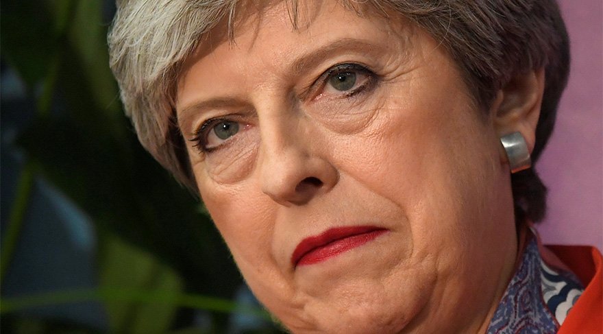 FOTO: REUTERS/ Muhafazakâr Başbakan Theresa May'in yaşadığı şok yüzüne böyle yansıdı.