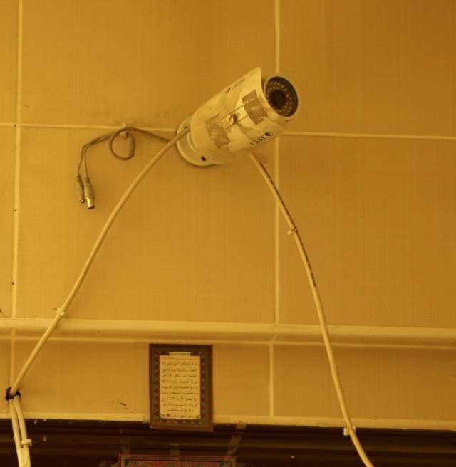 Adalet Göçer kurduğu kamera sistemi ile evin dışını böyle izliyordu. Fotoğraf: DHA