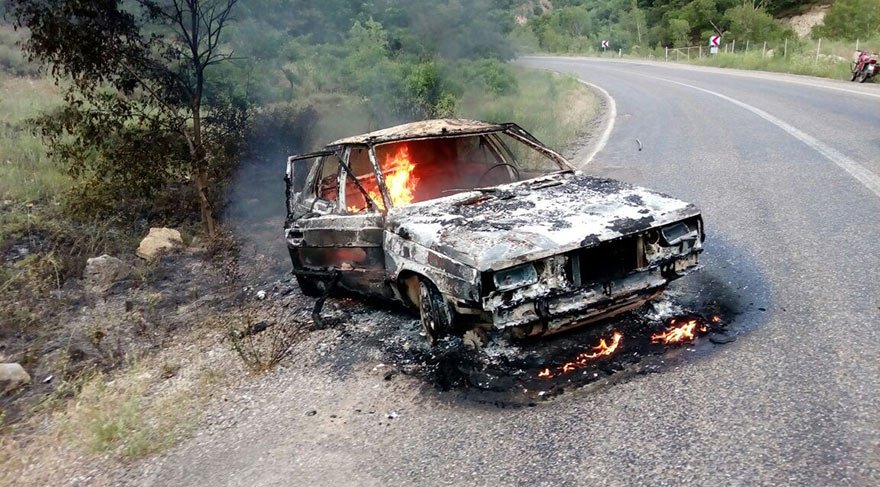 Öğretmenin yakılan ve kurşunlanan aracının fotoğrafı da ortaya çıktı.