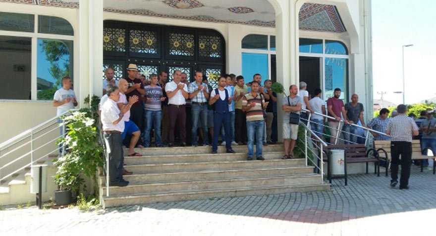 Alanya'da bu turizm sezonu terör olaylarının gölgesinde geçiyor. Doluluk oranları çok düşük. Esnaf ise bölgeye turist gelmesi için duaya çıktı. Fotoğraf: DHA 