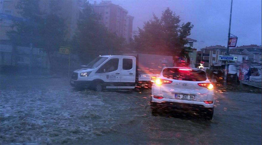 Son Dakika Haberi... İstanbul sağanak yağışa teslim
