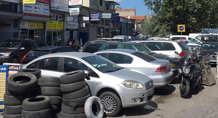 Maslak Atatürk Oto Sanayii'de bakıma gelen araçlardan park edecek yer kalmadı.