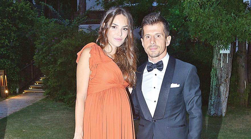 emre-belozoglu-esi-tugba