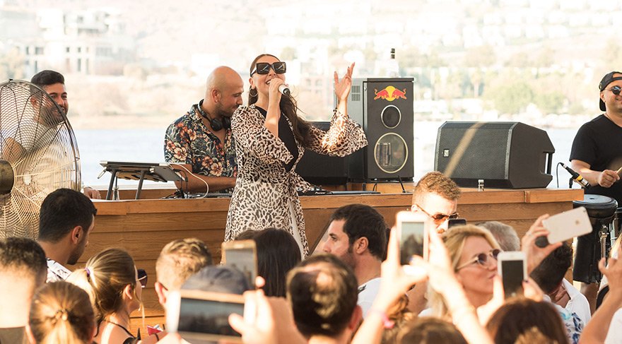 hadise-ic